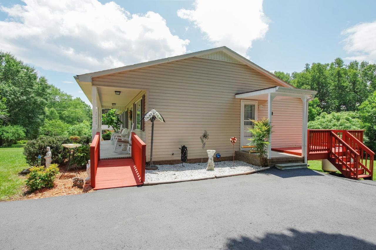 Chatham Getaway With Fireplace, Deck And Gas Grill! מראה חיצוני תמונה