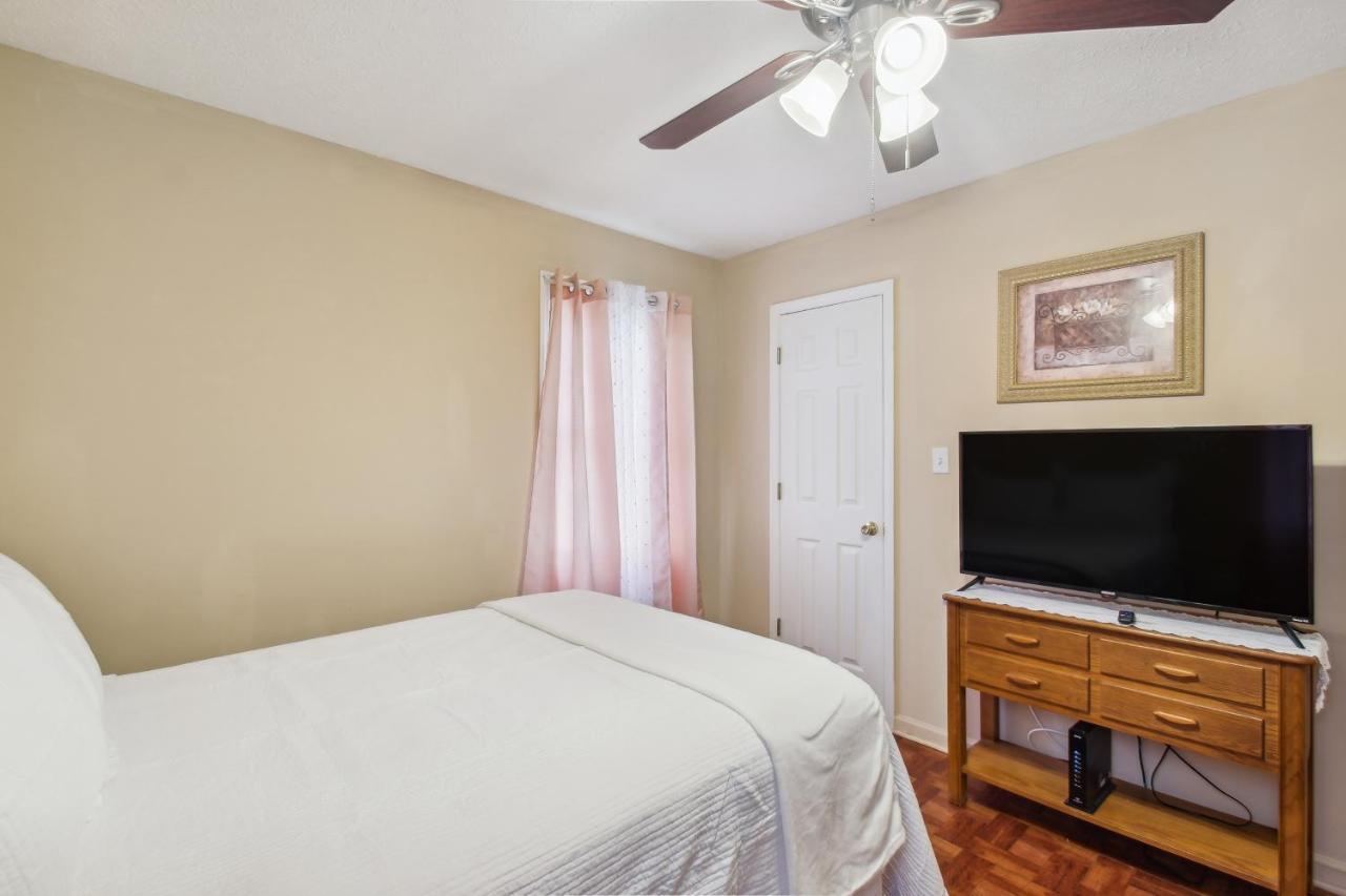 Chatham Getaway With Fireplace, Deck And Gas Grill! מראה חיצוני תמונה