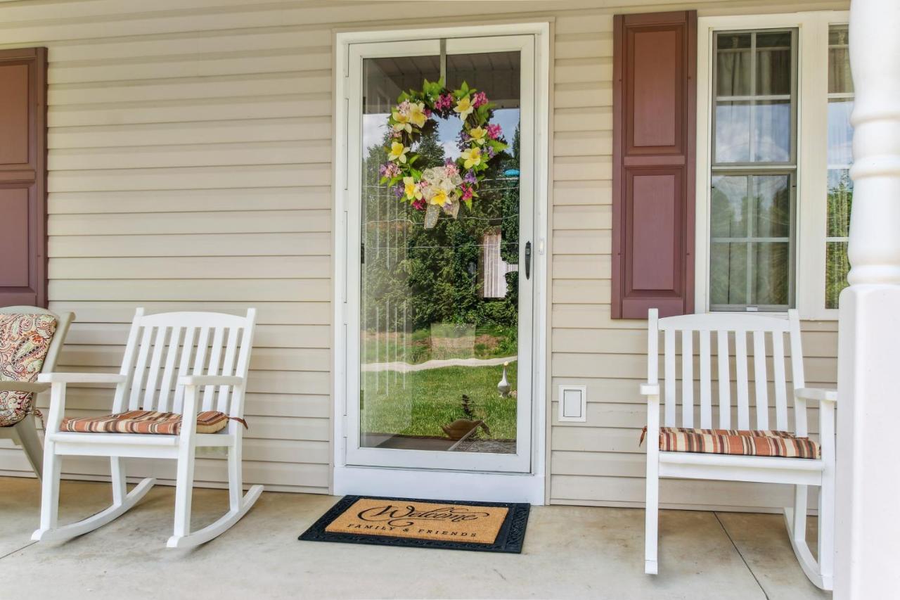 Chatham Getaway With Fireplace, Deck And Gas Grill! מראה חיצוני תמונה