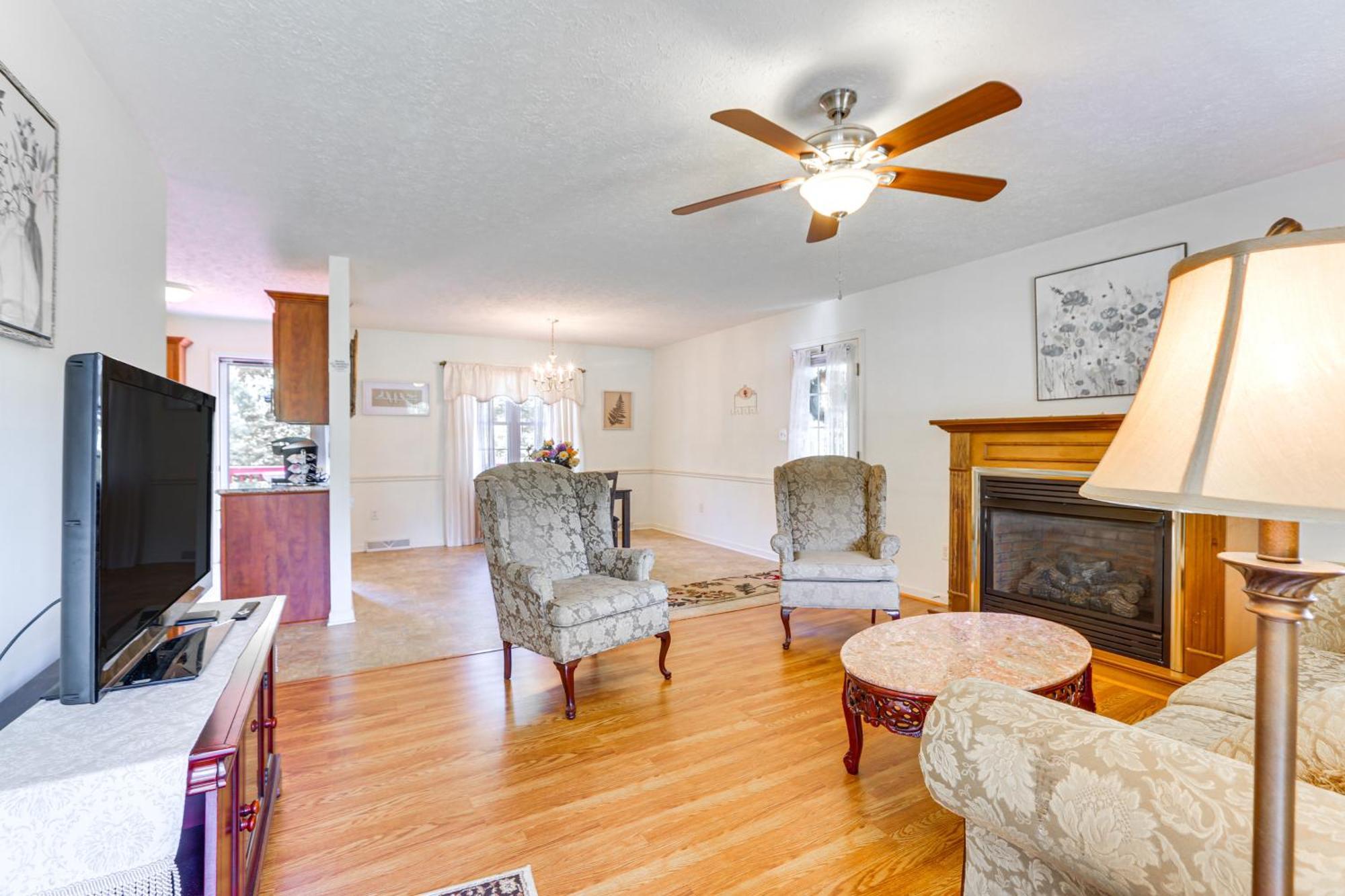 Chatham Getaway With Fireplace, Deck And Gas Grill! מראה חיצוני תמונה