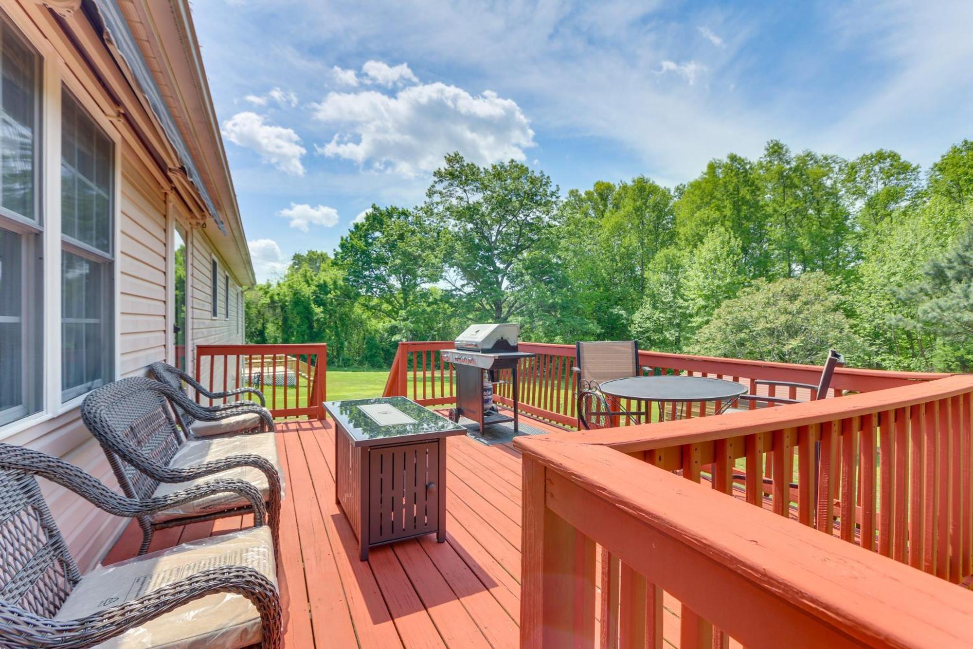Chatham Getaway With Fireplace, Deck And Gas Grill! מראה חיצוני תמונה